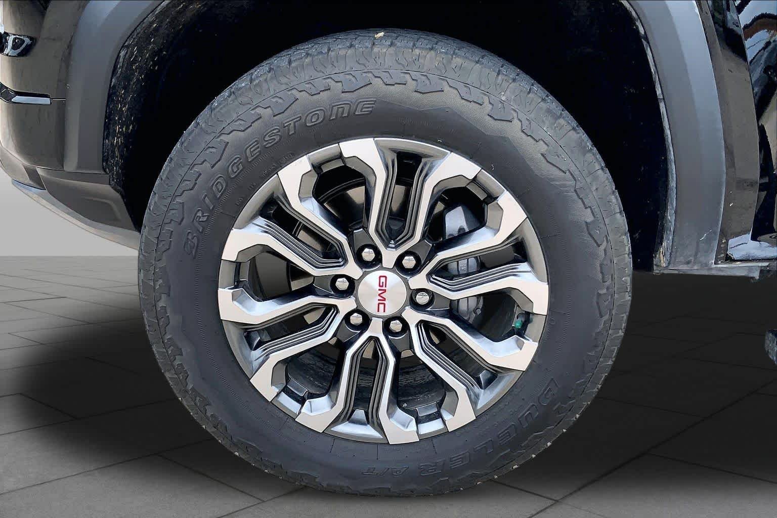 Used 2026 Onyx Black GMC 4WD Denali image 10