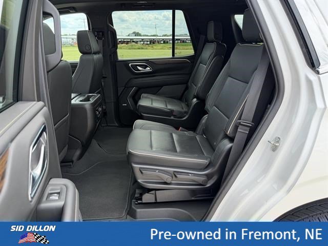 Used 2022 Iridescent Pearl Tricoat Chevrolet Premier image 9