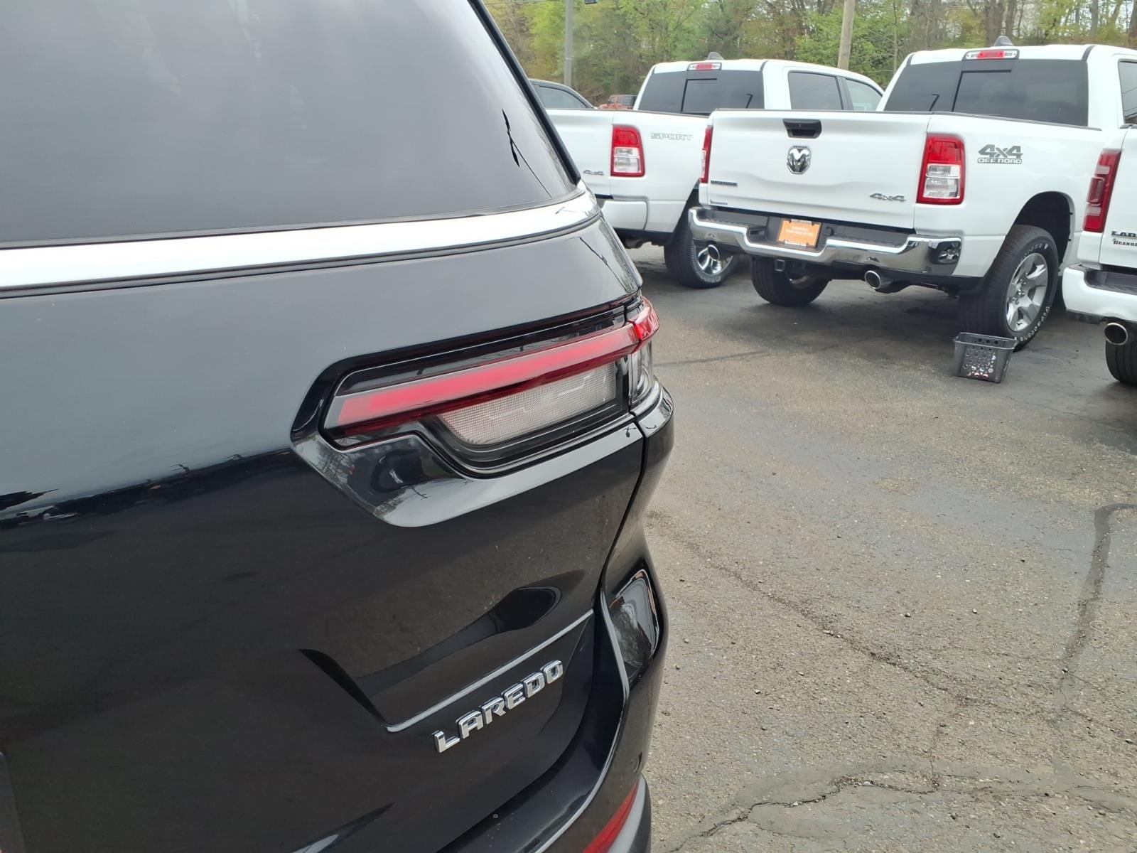 Used 2023 Black Jeep Laredo image 23