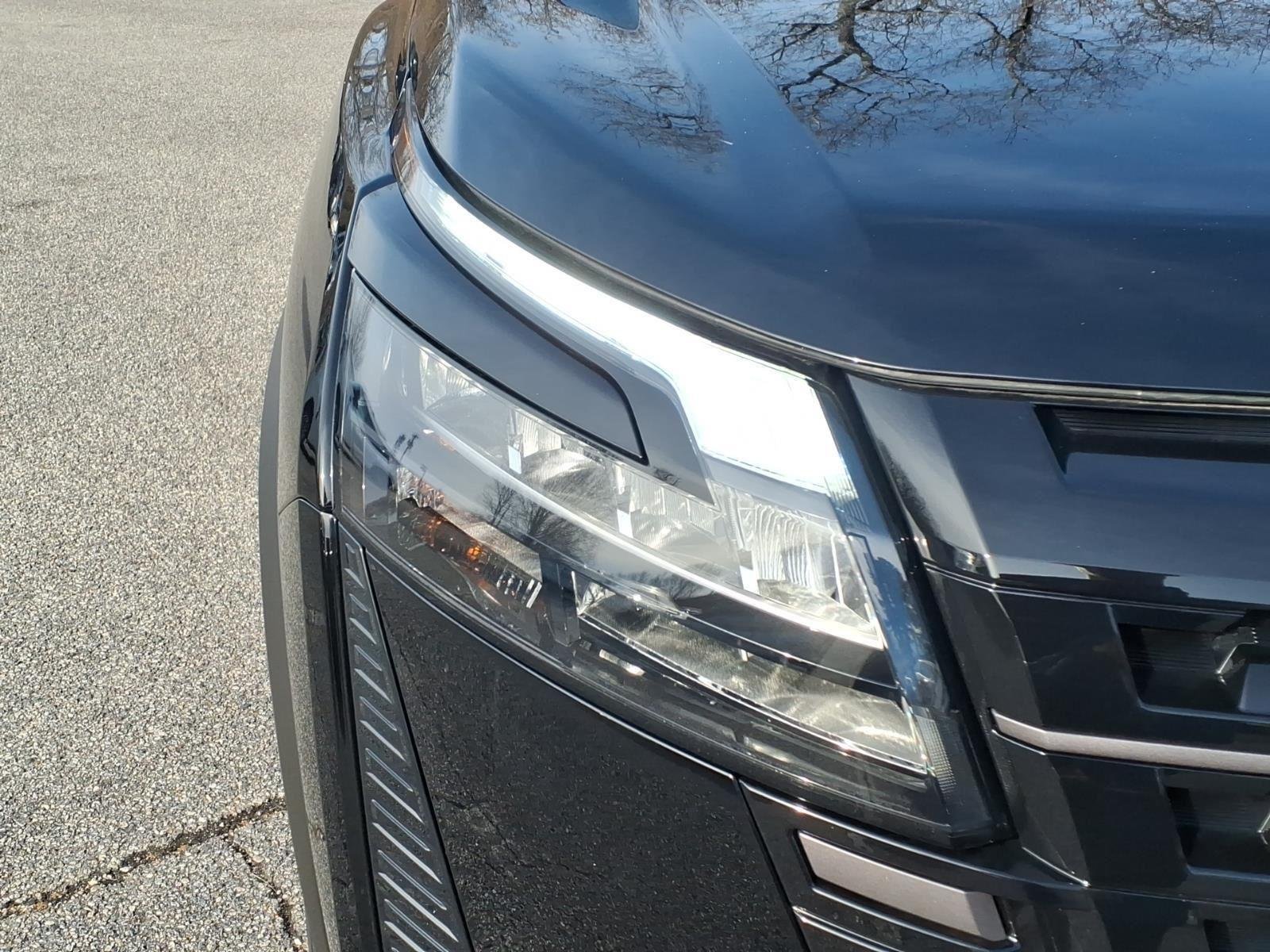 New 2026 Super Black Nissan Platinum image 4