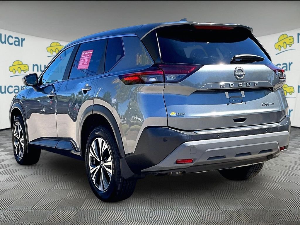 Used 2023 Gray Nissan SV image 4