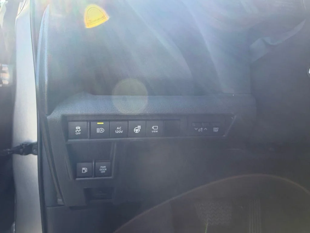 Used 2025 Silver Toyota Platinum image 19