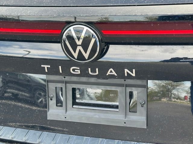 New 2026 Deep Black Pearl Volkswagen 2.0T SE image 14