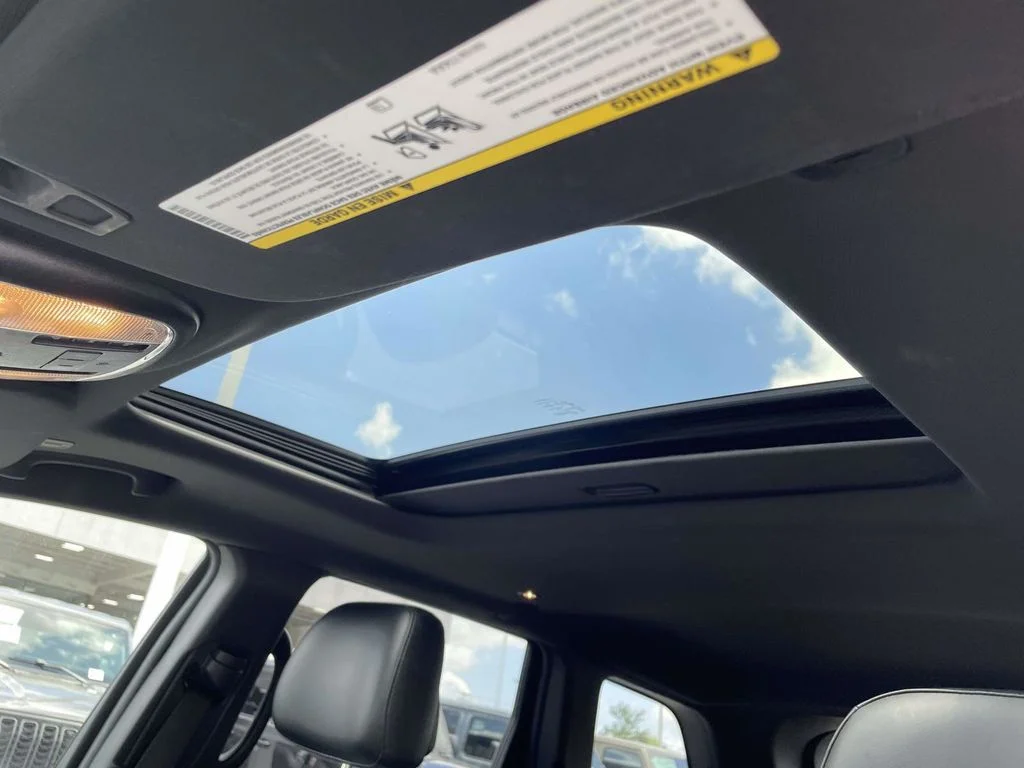 Used 2018 Blue Jeep Limited image 28