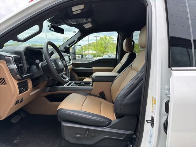 New 2026 Star White Metallic Tri-Coat Ford F-350® Lariat® image 12