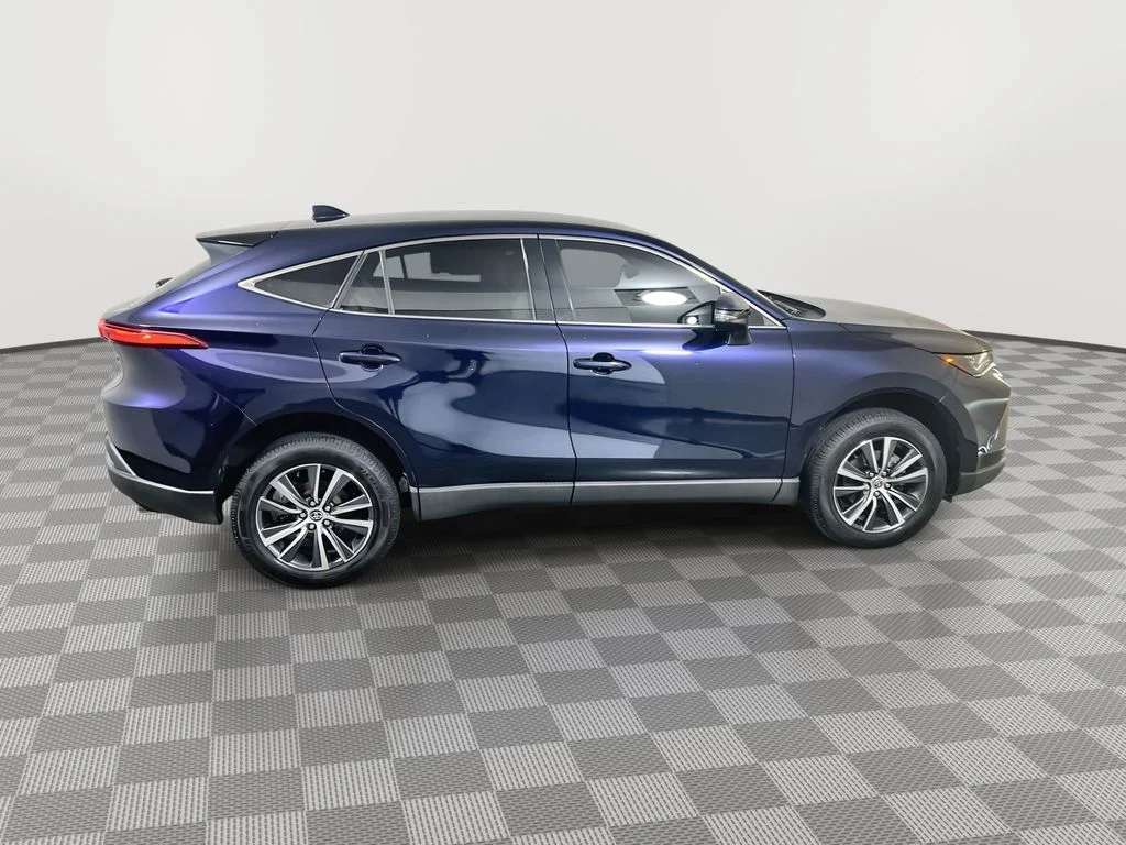Used 2022  Toyota LE image 9