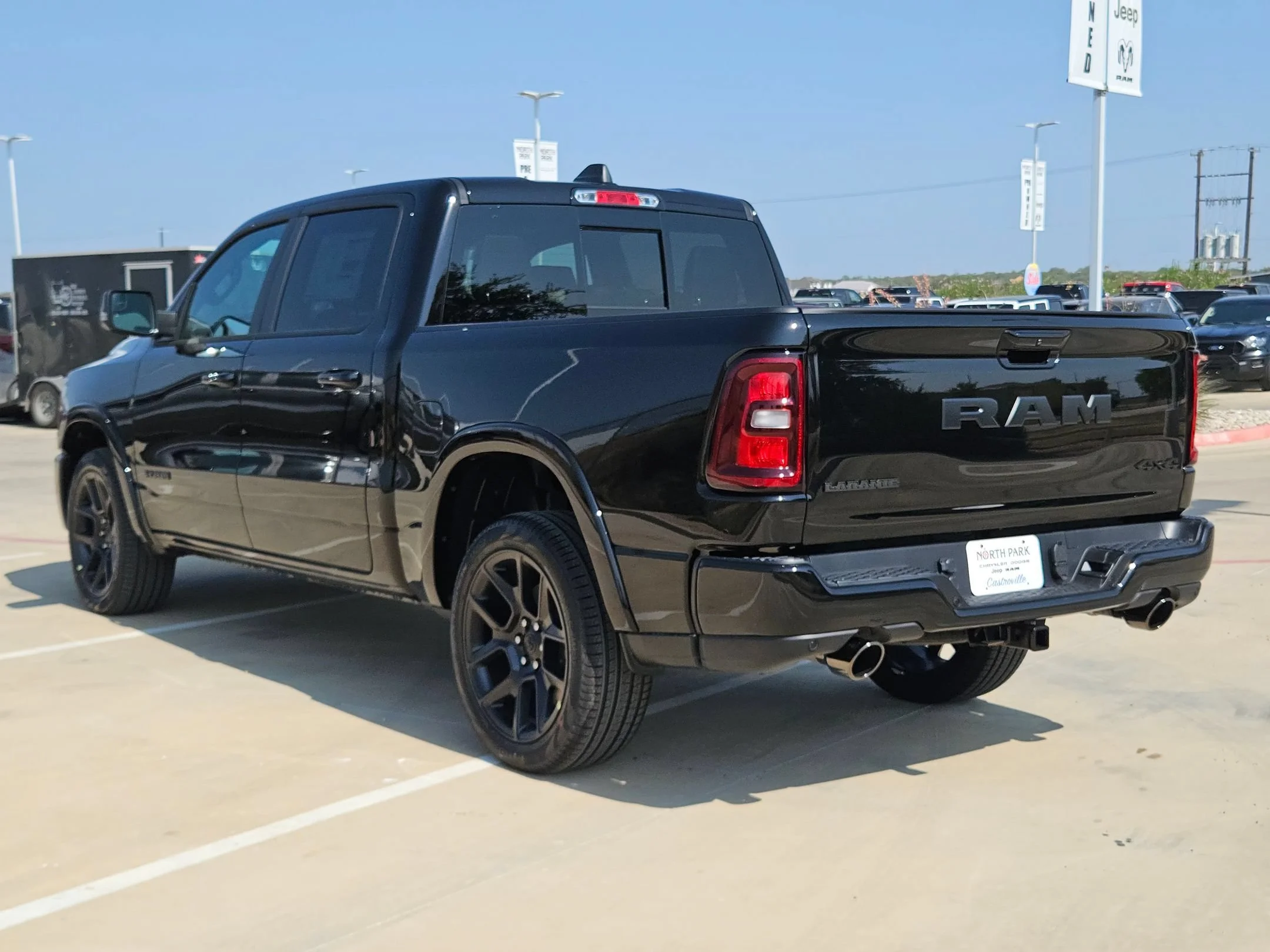 New 2027 Diamond Black Crystal Pearl-Coat Exterior Paint RAM Laramie image 5