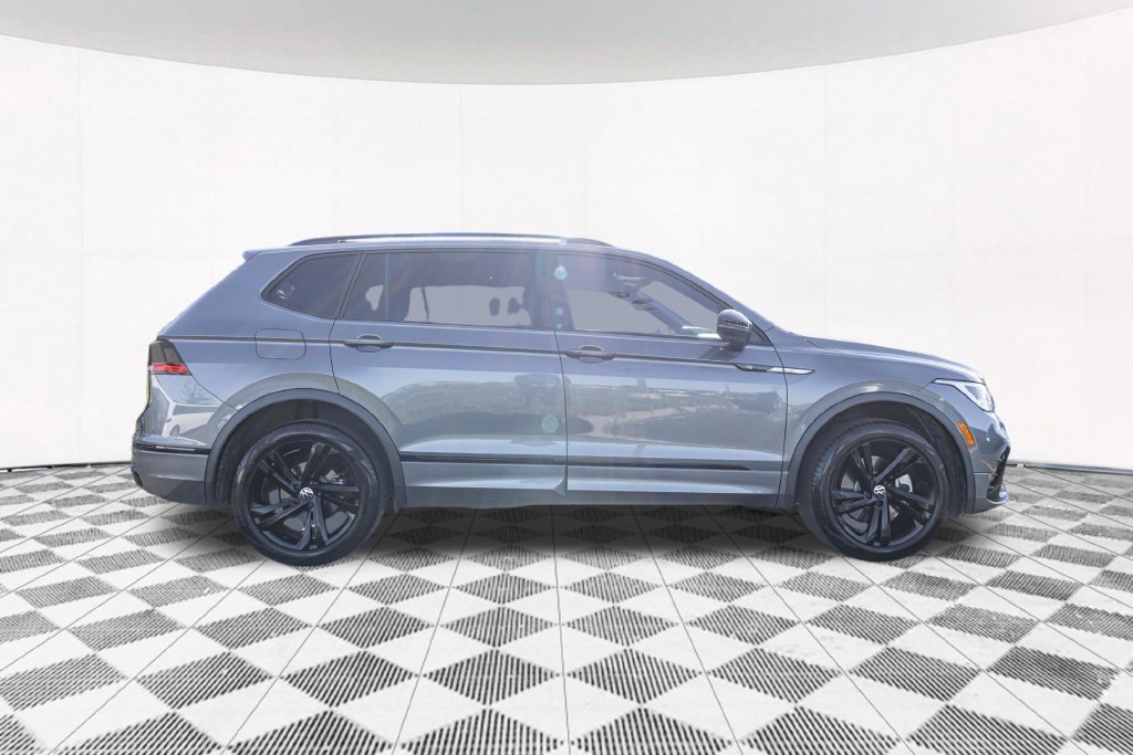 Used 2023  Volkswagen 2.0T SE R-Line Black image 10