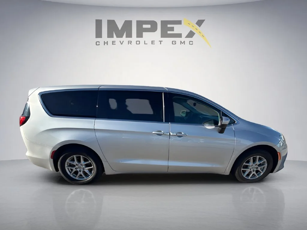 Used 2023 Silver Chrysler LX image 6