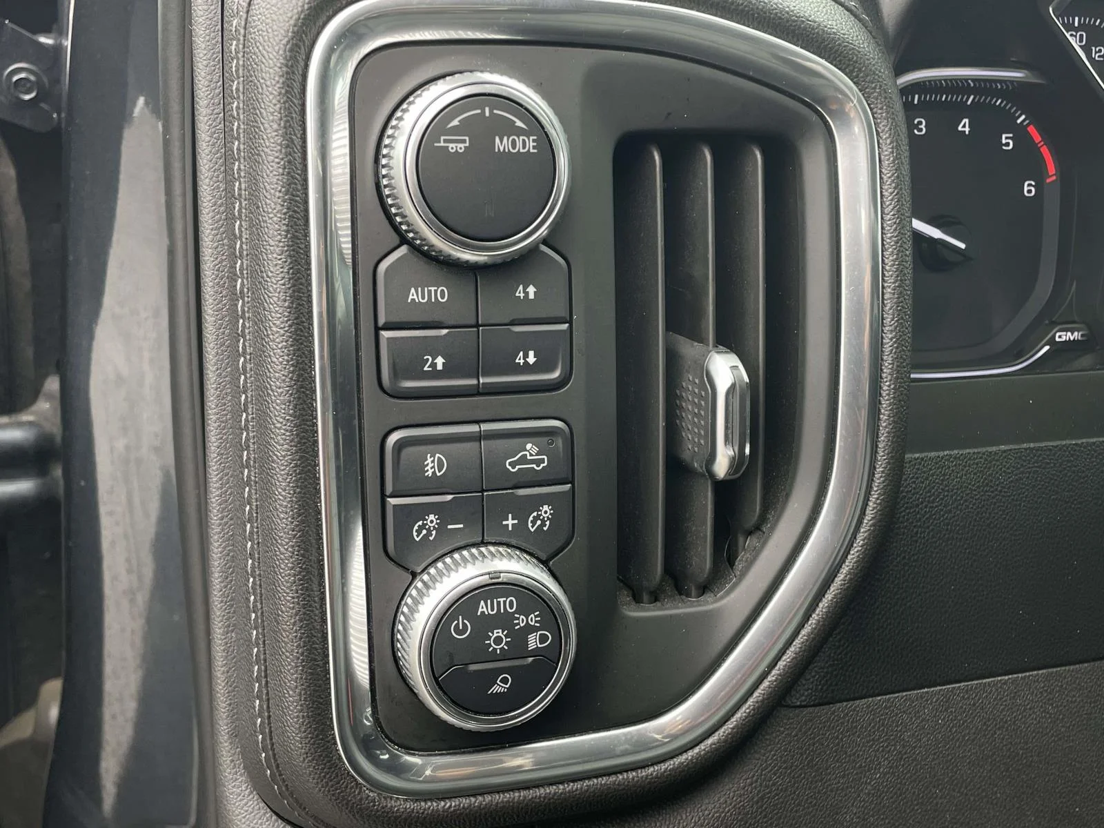 Used 2020 Dark Sky Metallic GMC SLT image 12