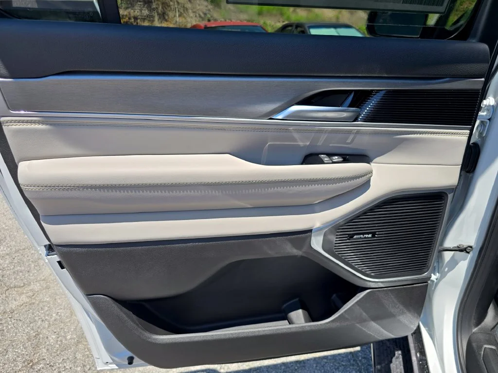 New 2026 White Jeep  image 37