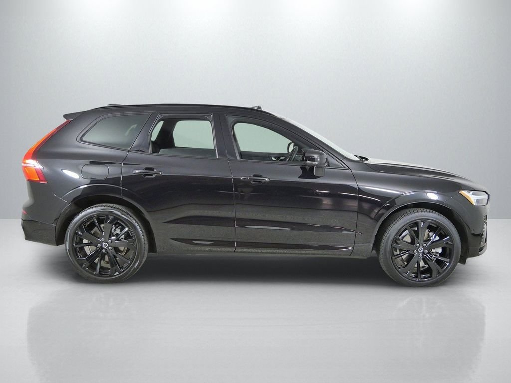 Used 2025 Black Volvo T8 Ultra Black Edition image 9