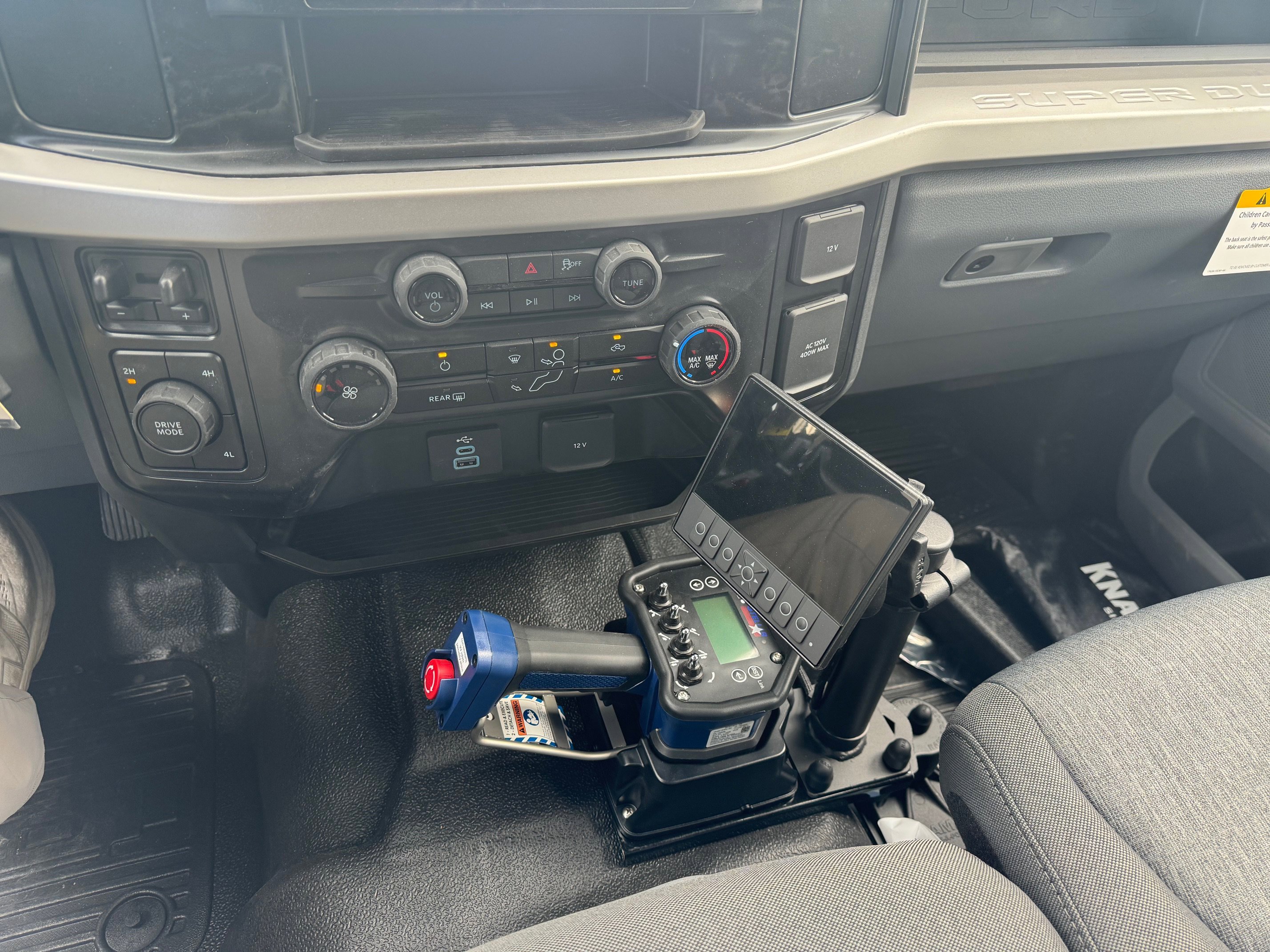 New 2026 Oxford White Ford F-550® XL image 25
