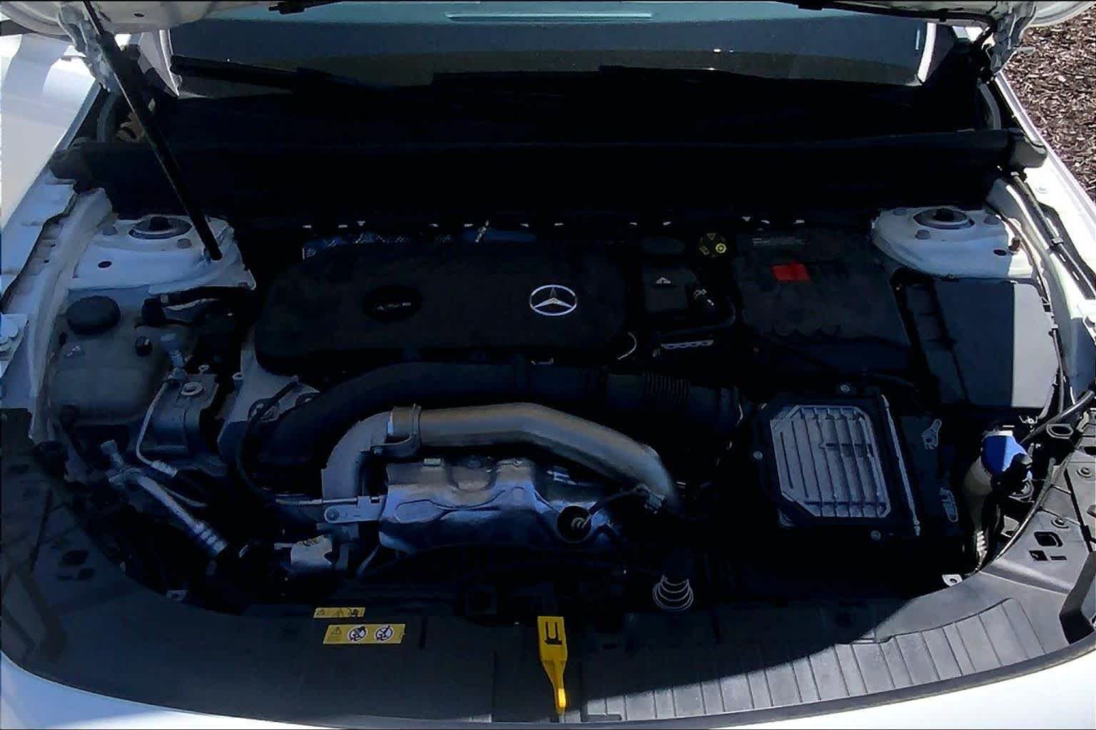 Certified Used 2025 Polar White Mercedes-Benz GLB 250 image 29
