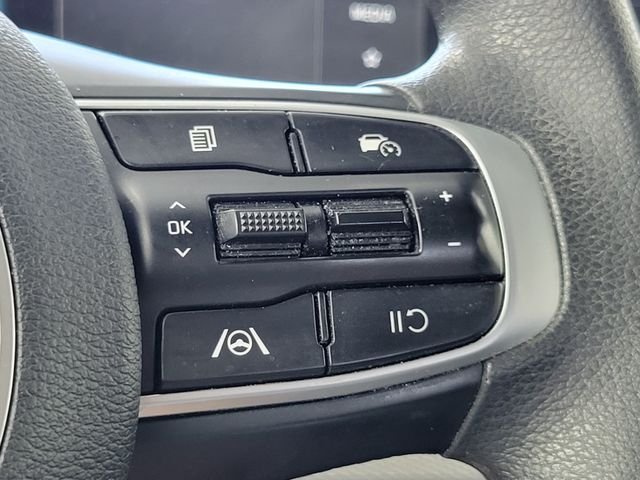 Used 2023 White Kia LX image 17