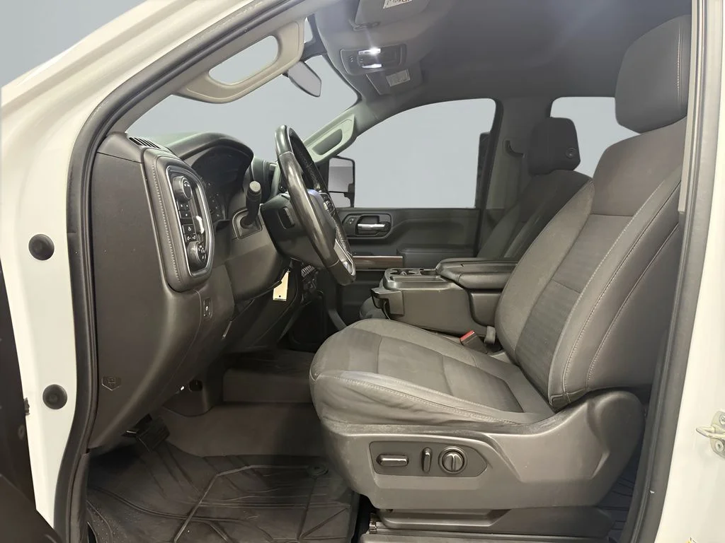 Used 2021 White Chevrolet LT image 10