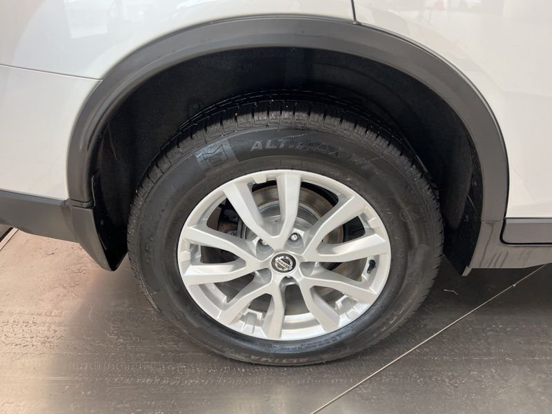 Used 2018 Silver Nissan SV image 9