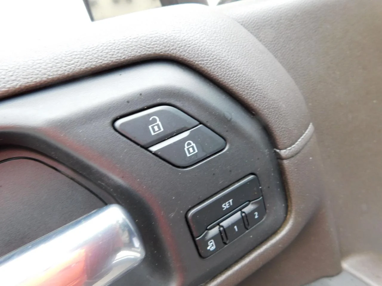 Used 2021 White Chevrolet 4WD CREW CAB 159 in LTZ image 32