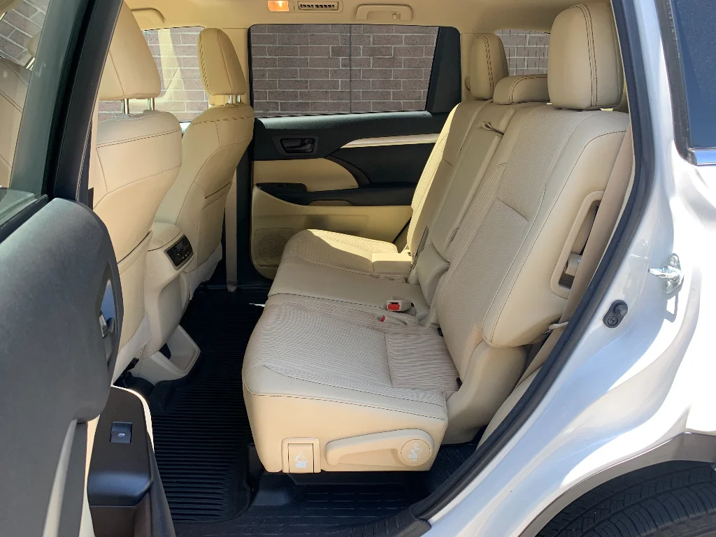 Used 2017 Blizzard Pearl Toyota LE Plus image 22