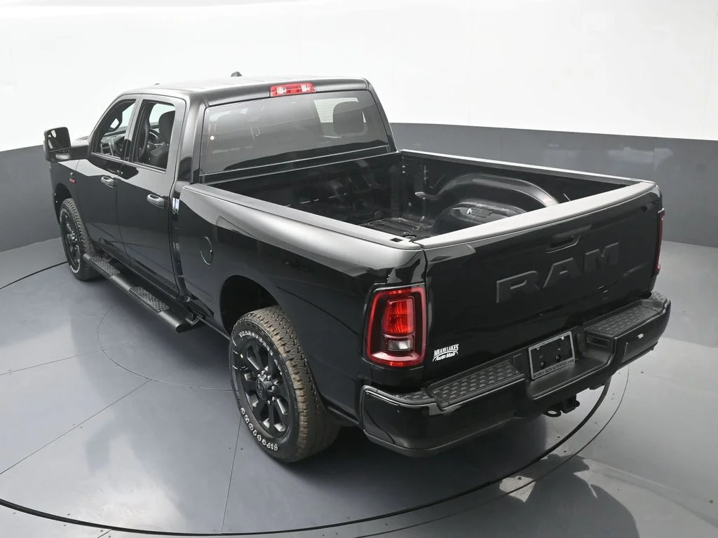 New 2026 Diamond Black Crystal Pearl-Coat Exterior Paint RAM Tradesman image 46