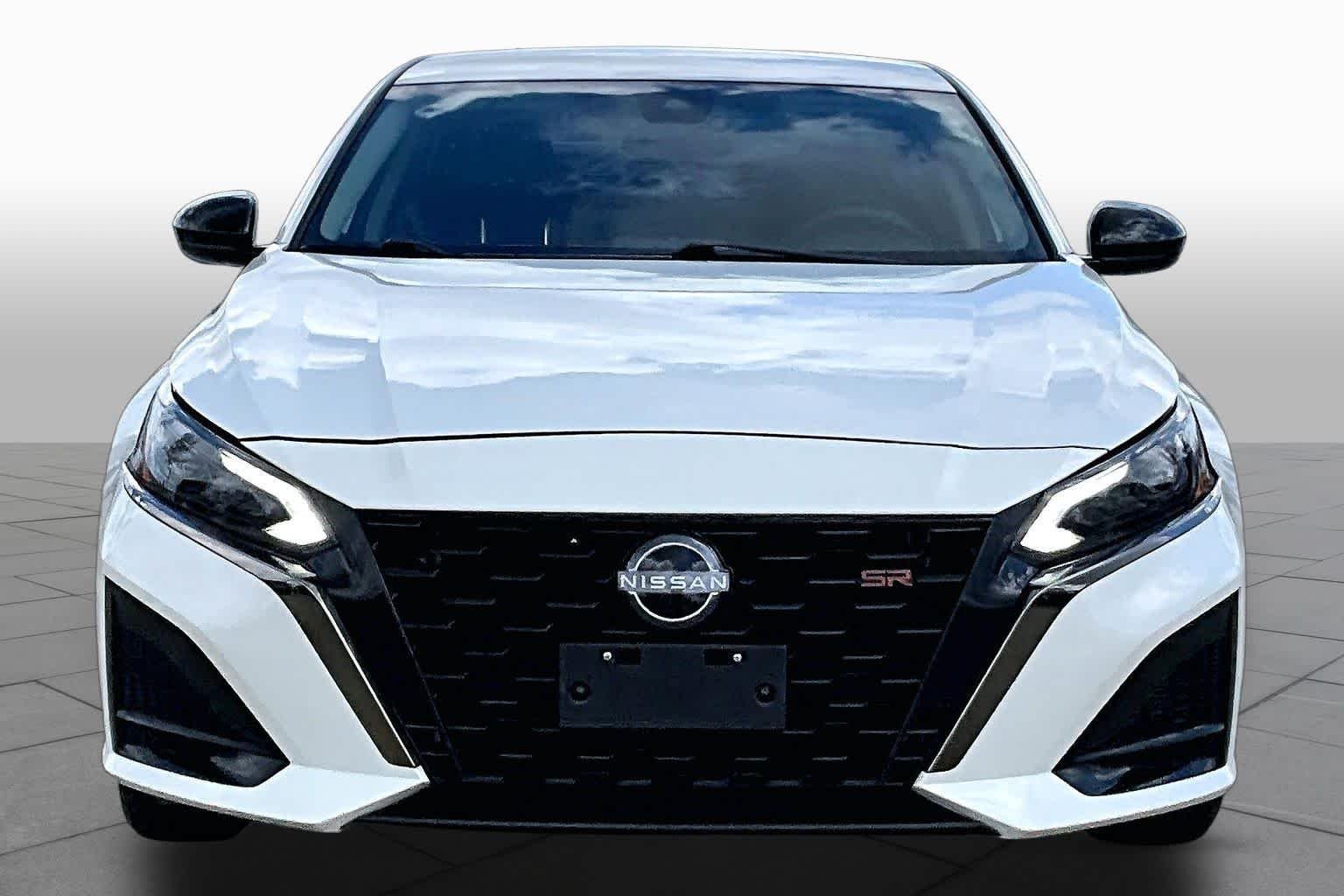 Used 2024 Pearl White Tricoat Nissan 2.5 SR image 3