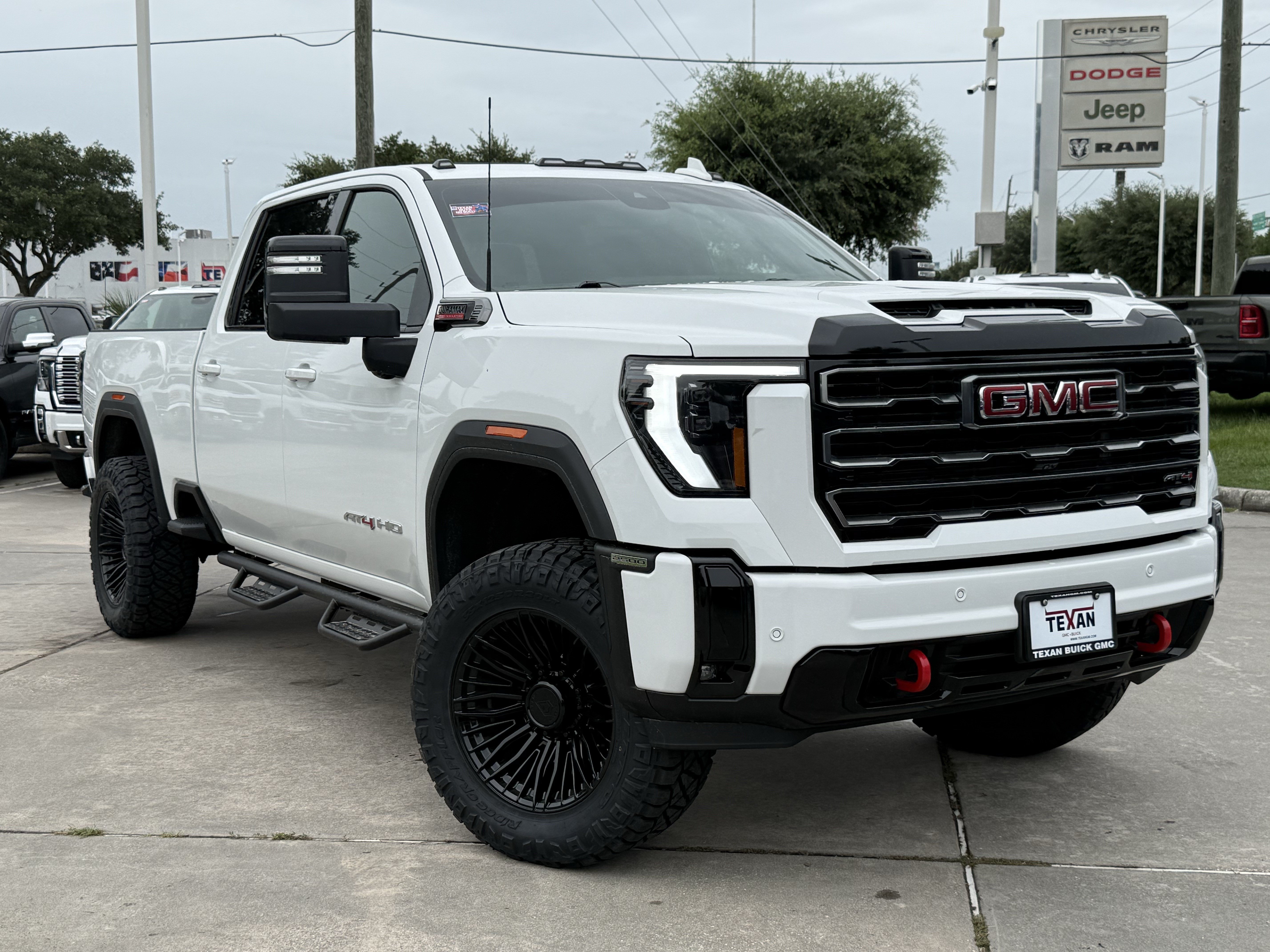 1GT4UPEY2SF308199