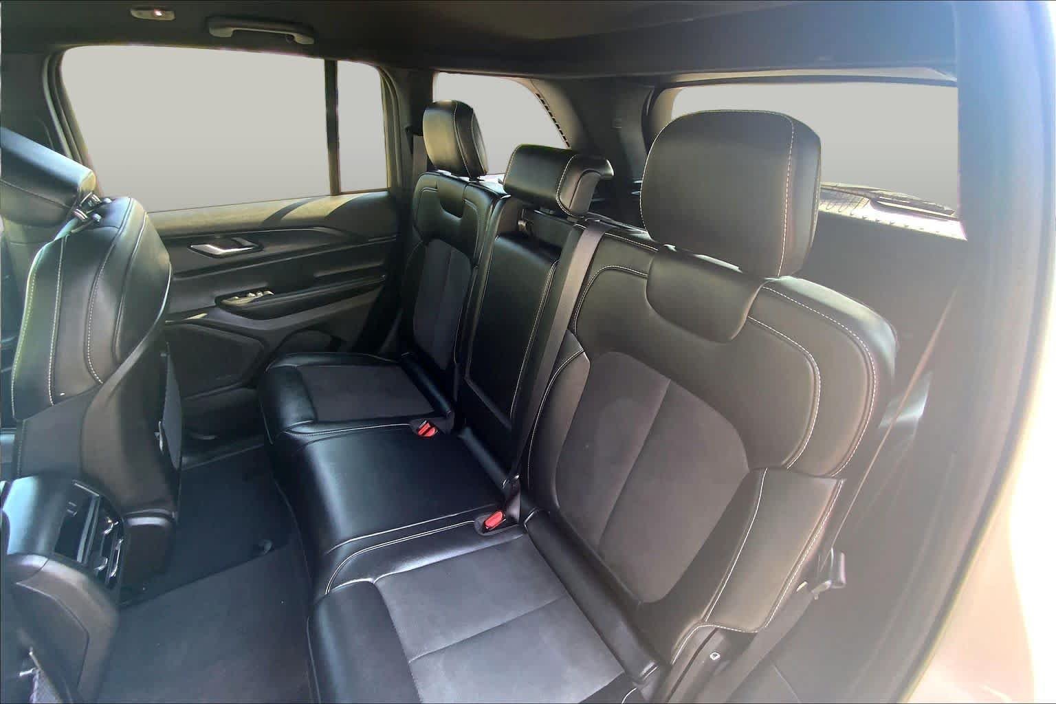 Certified Used 2025 Silver Zynith Jeep Altitude image 21