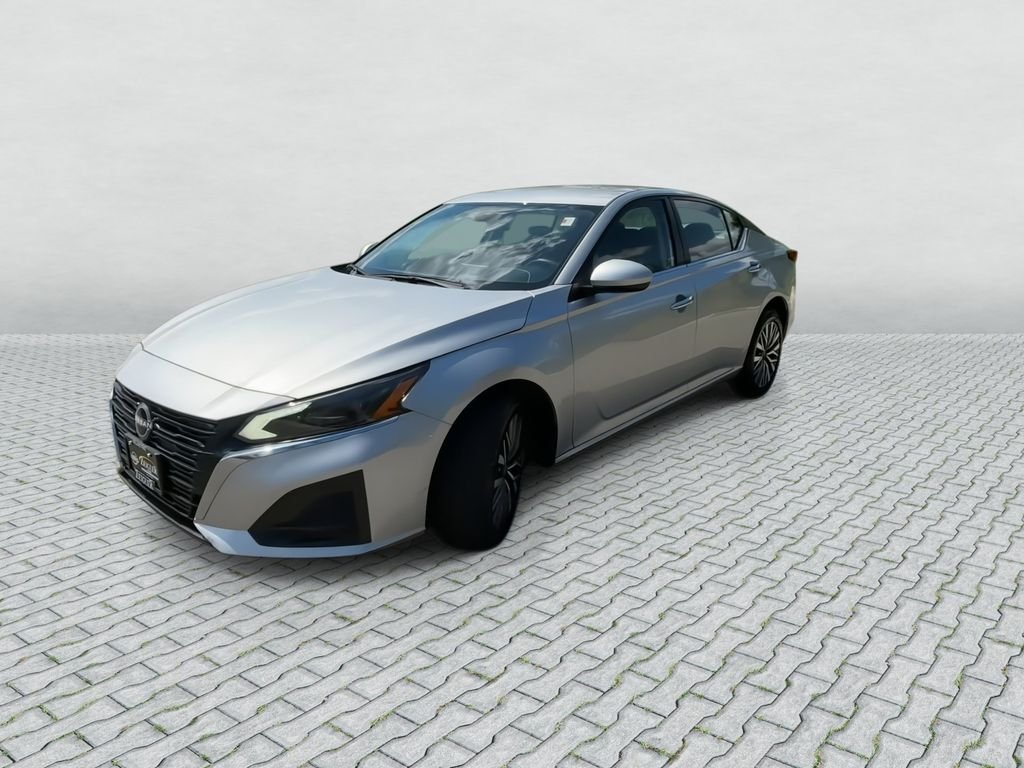 Used 2023 Silver Nissan 2.5 SV image 4