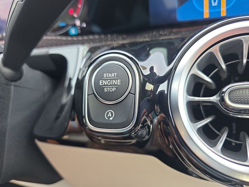New 2026 Polar White Mercedes-Benz GLA 250 image 25