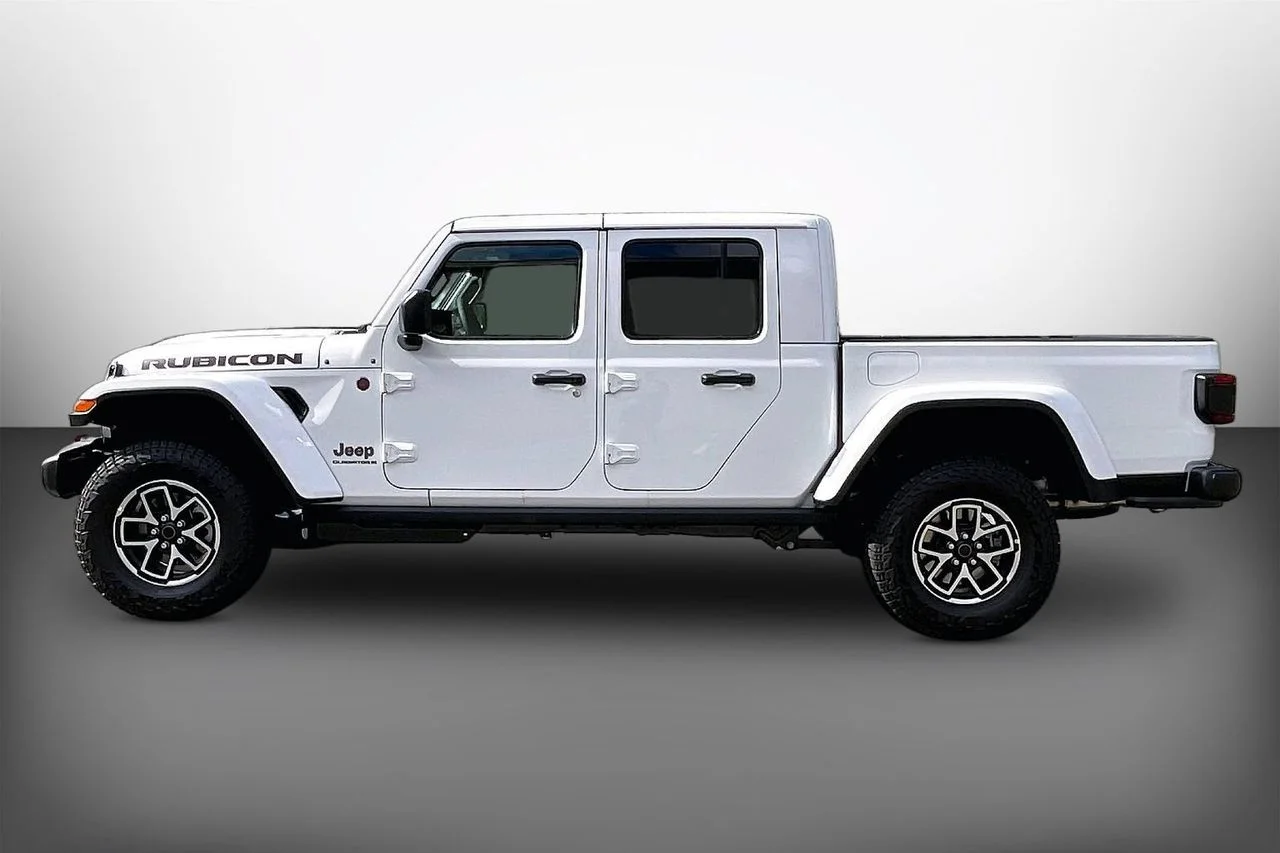 New 2026 Bright White Clear-Coat Exterior Paint Jeep Rubicon image 5