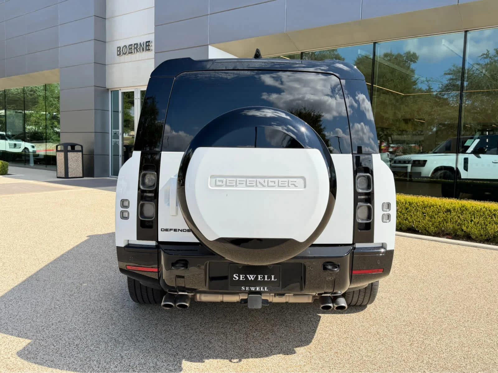 Certified Used 2025 Fuji White Land Rover V8 image 8