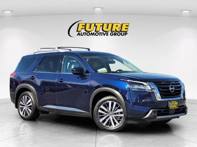 2022 Nissan Pathfinder Platinum 4WD's photo