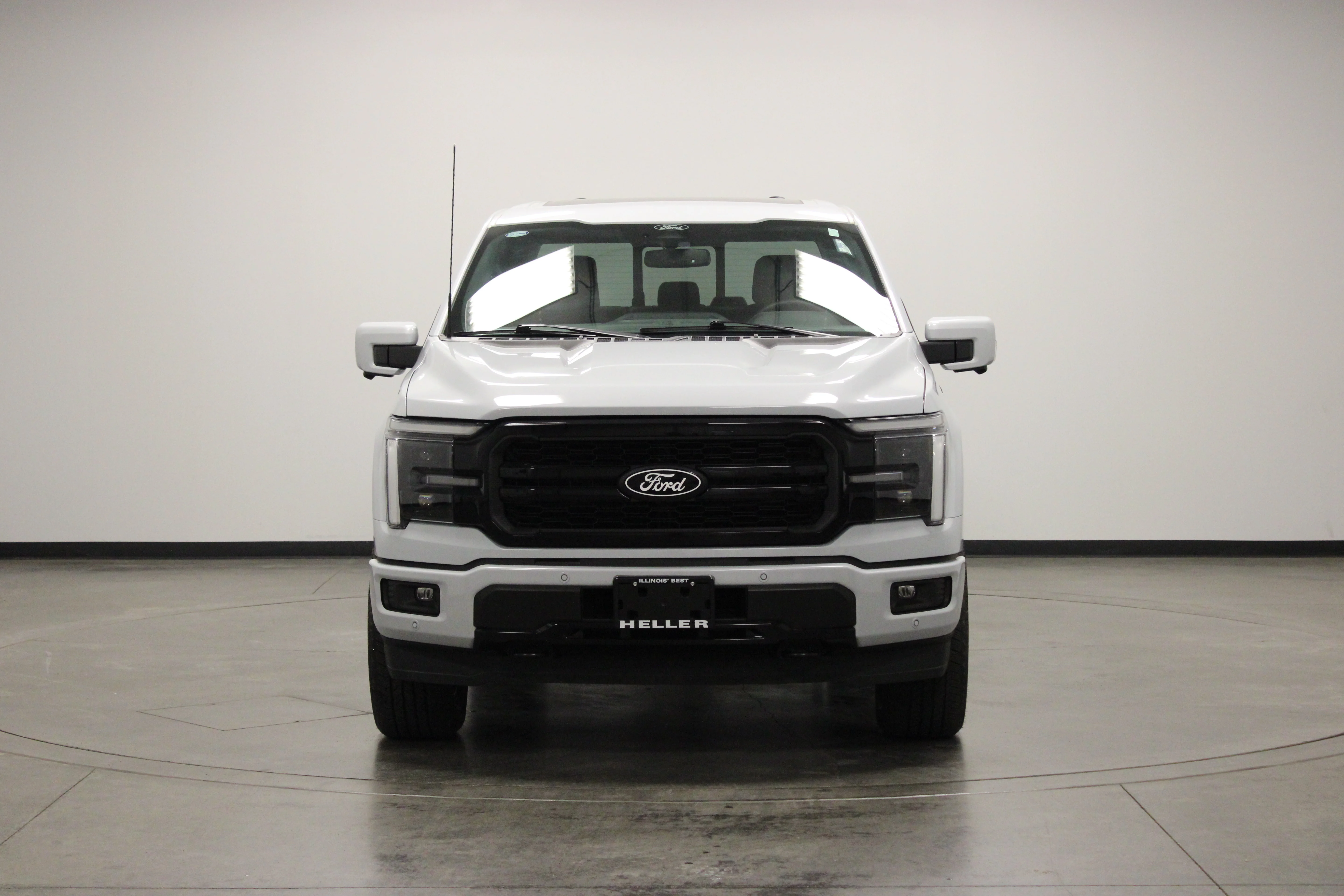Used 2025 Space White Metallic Ford LARIAT image 3