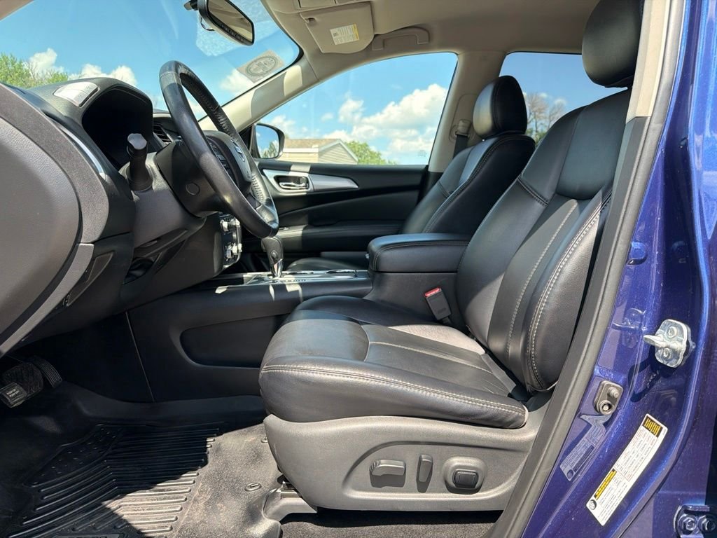 Used 2019 Blue Nissan SL image 11