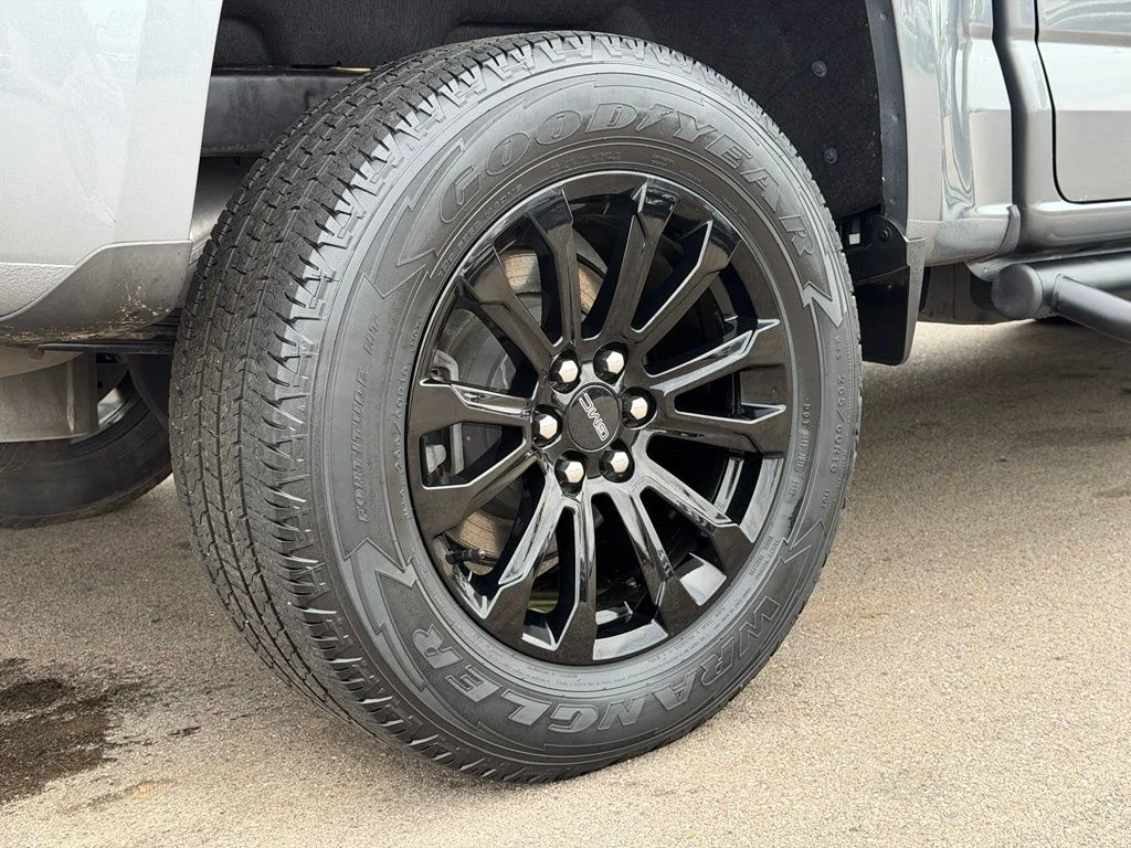 Used 2022 Gray GMC Elevation image 24