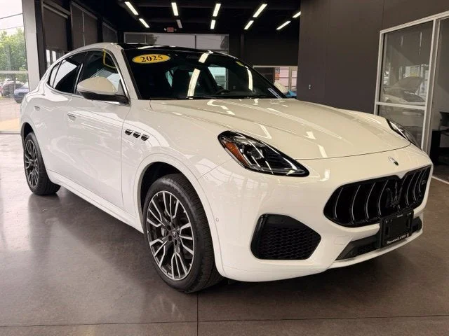 Used 2025 White Maserati Base image 5