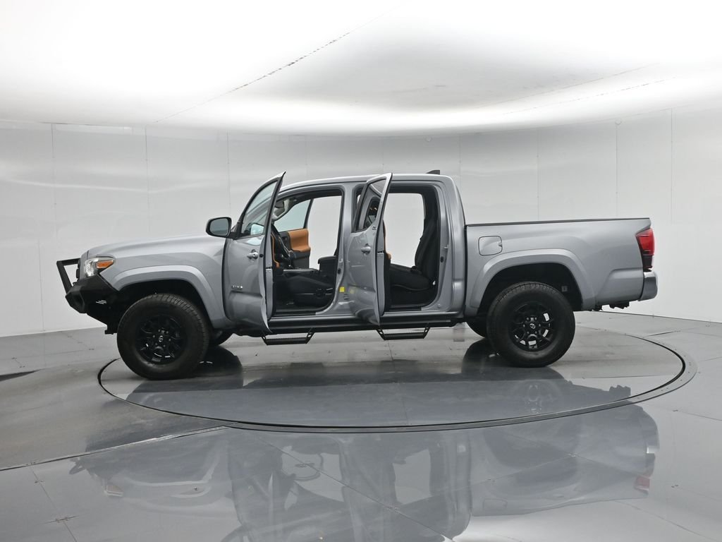 Used 2019 Gray Toyota SR5 image 4