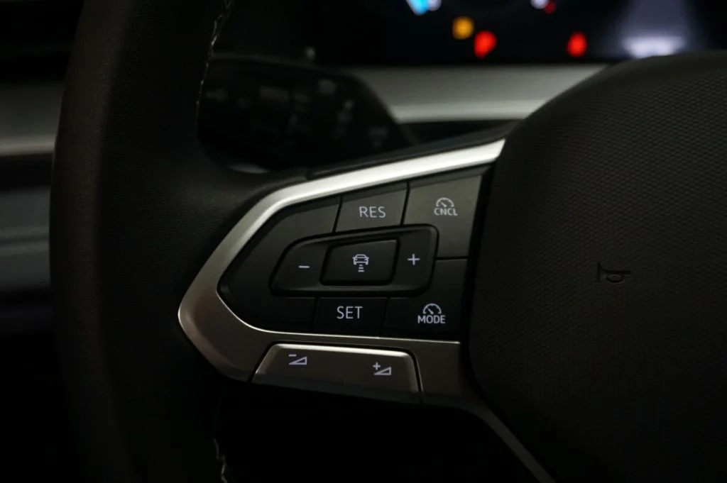 New 2026 Deep Black Volkswagen 2.0T SE image 23