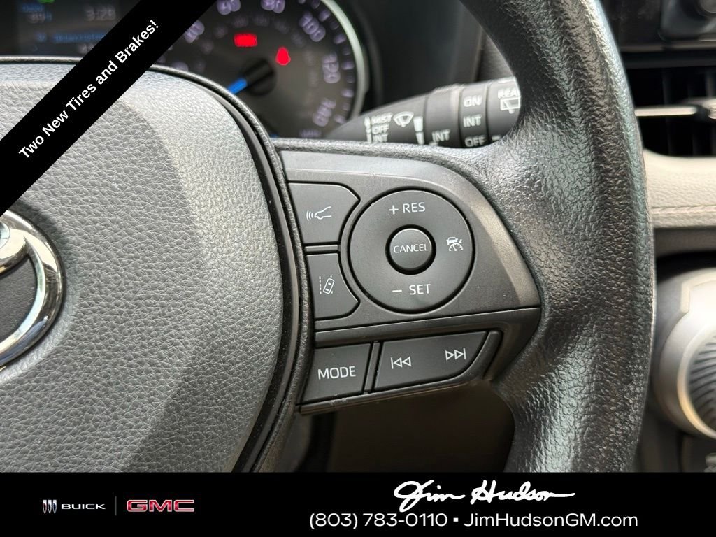 Used 2022 Silver Toyota XLE image 31