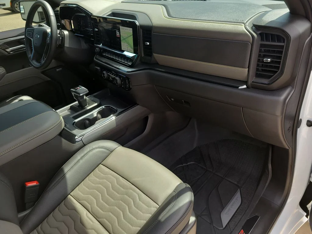 Used 2025 White Chevrolet ZR2 image 10