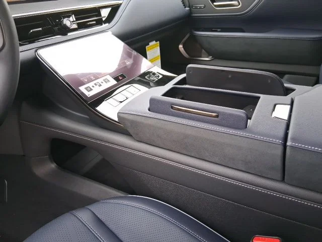 New 2026 2T RADIANT WHIT INFINITI Sport 4WD image 18