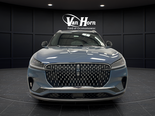 Used 2025 Whisper Blue Metallic Clearcoat Lincoln Reserve image 2