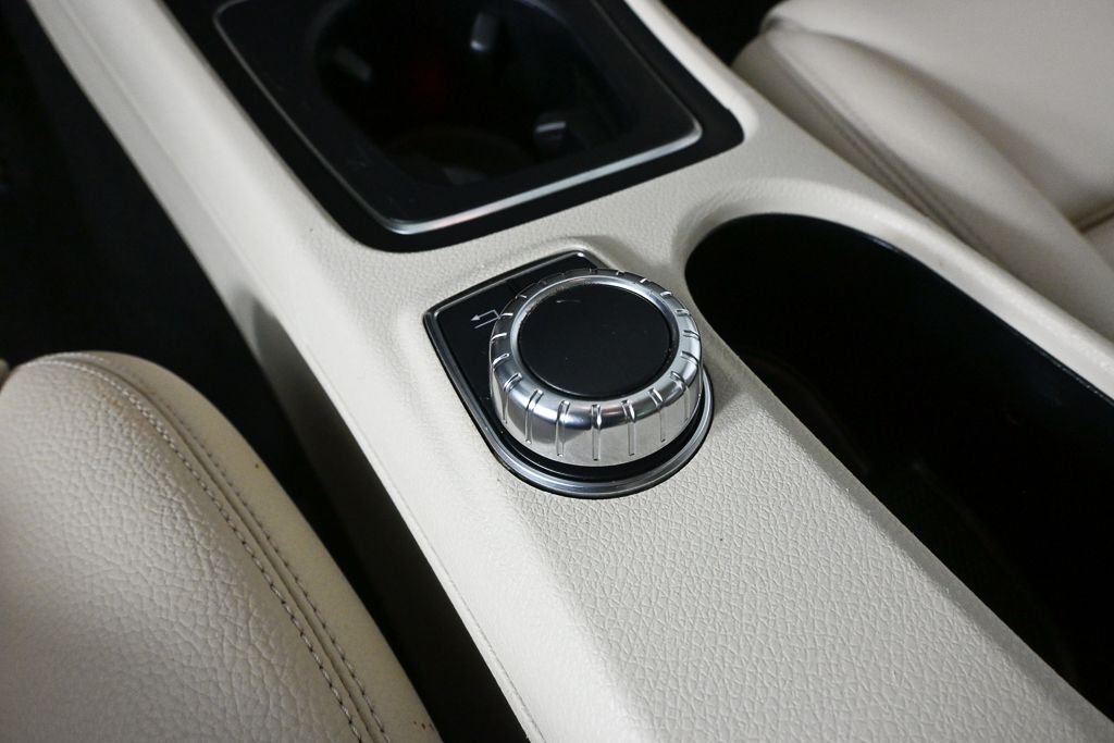 Used 2020 White Mercedes-Benz GLA 250 image 16