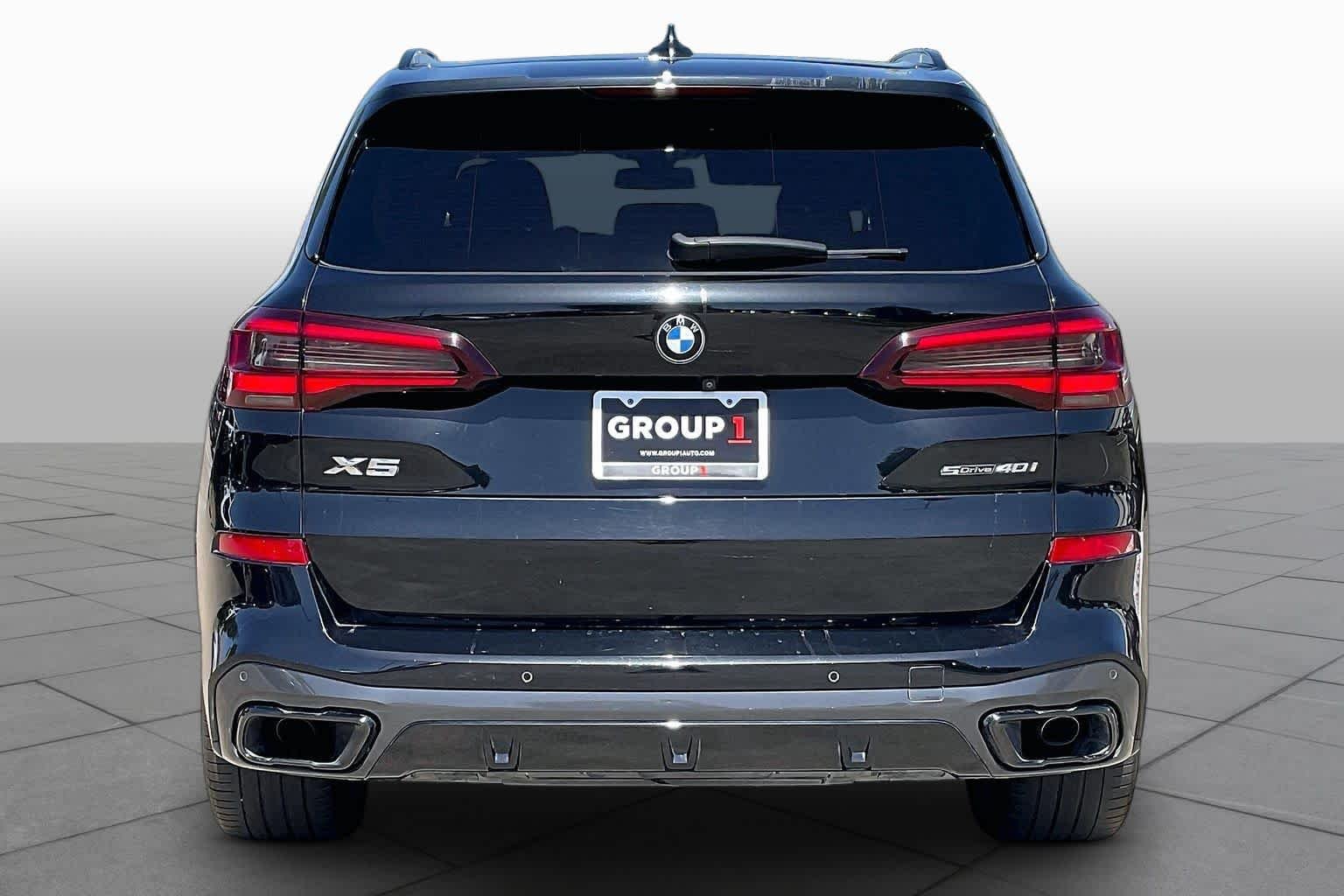 Used 2021 Black Sapphire Metallic BMW sDrive40i image 5