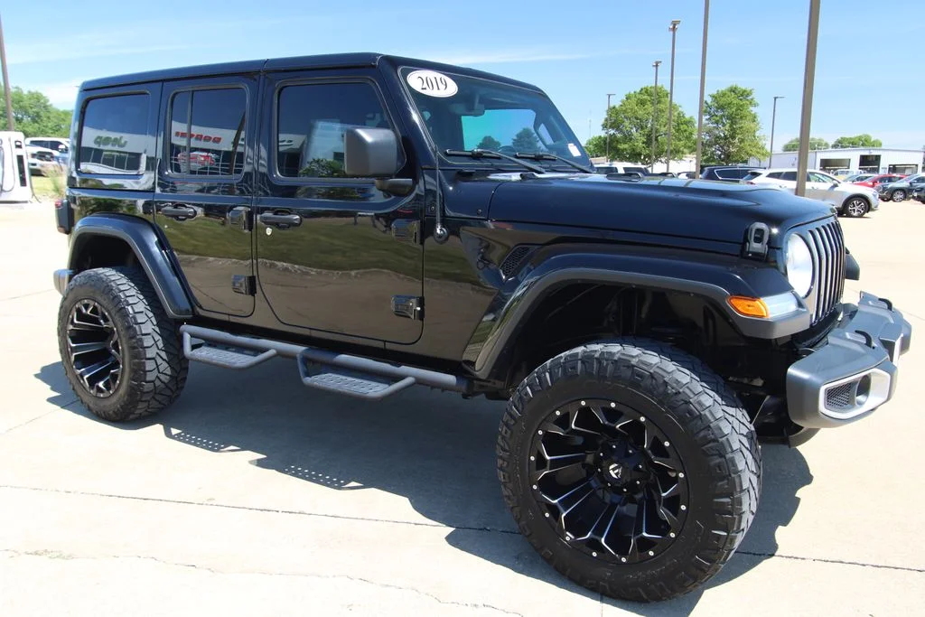 Used 2019 Black Jeep Unlimited Sahara image 3