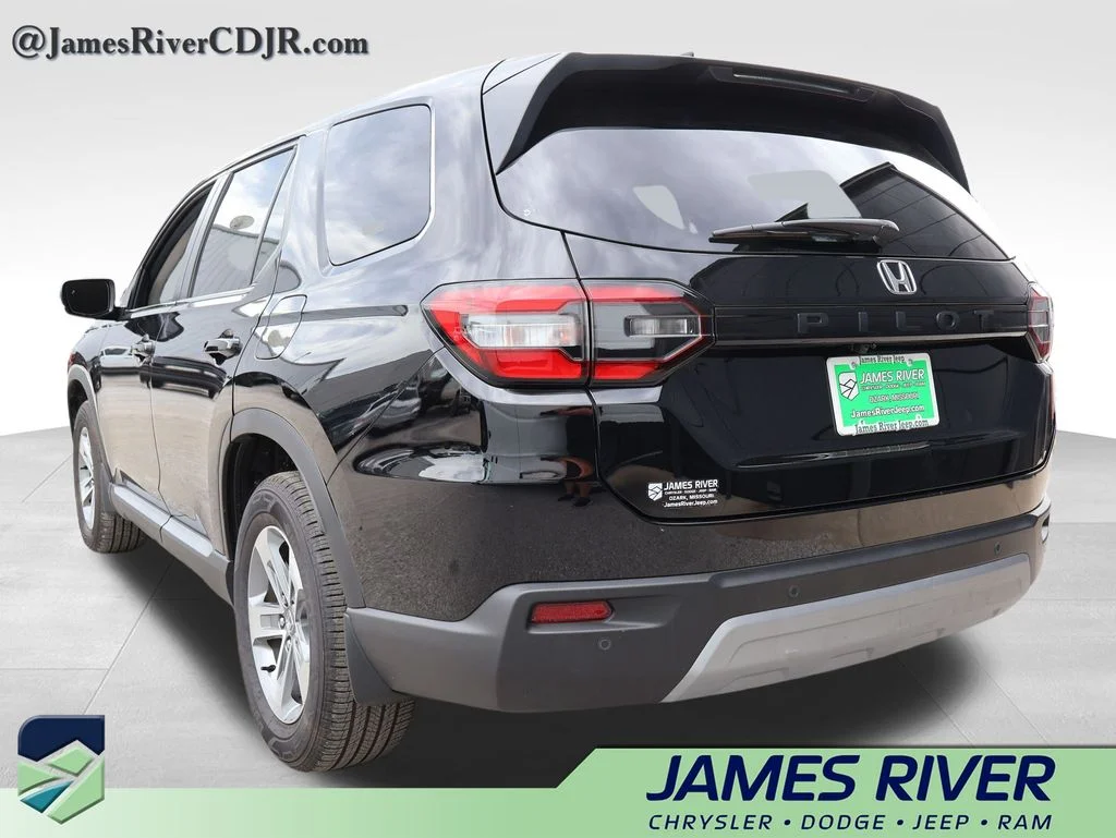 Used 2025 Black Honda EX-L image 3