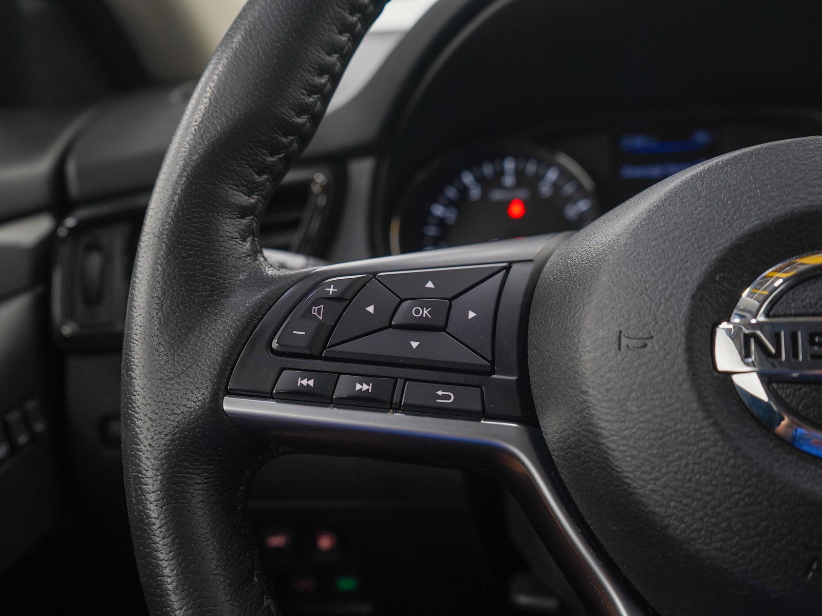 Used 2019 Caspian Blue Metallic Nissan AWD SV image 26