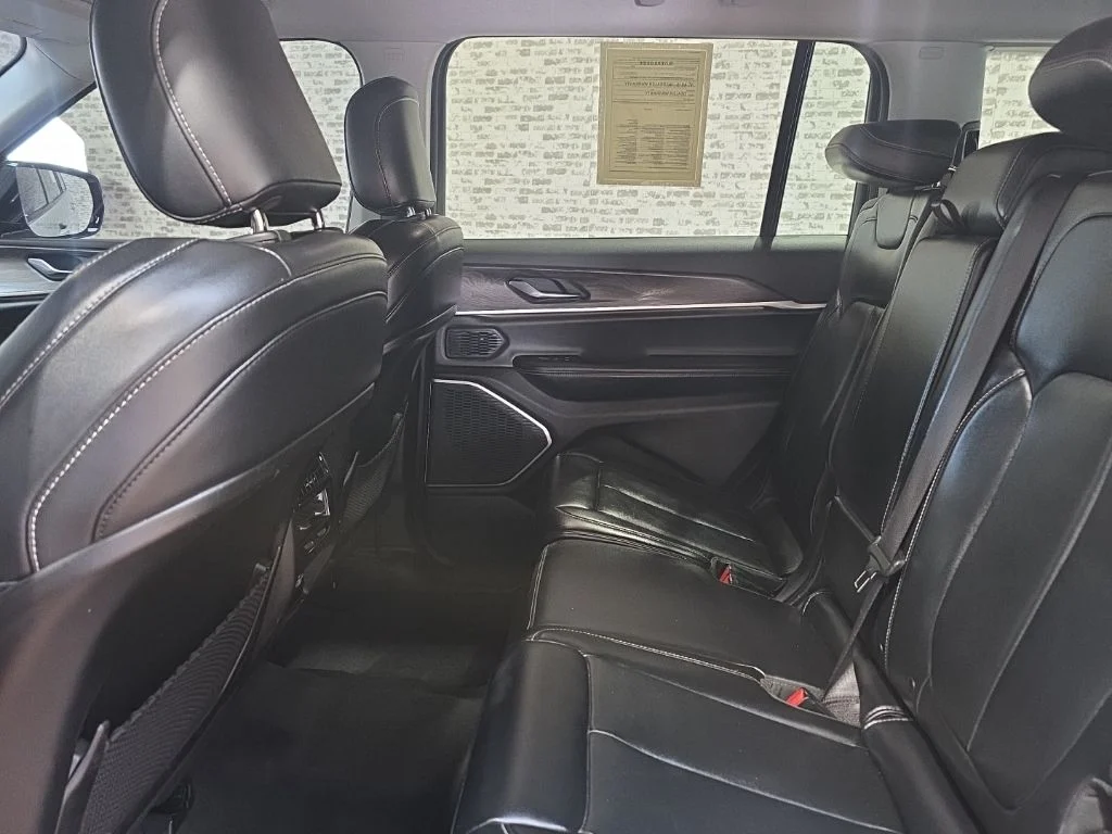 Used 2021 Silver Zynith Jeep Limited image 13