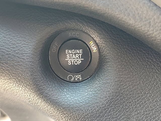 Used 2021 Gray Jeep Latitude Lux image 19