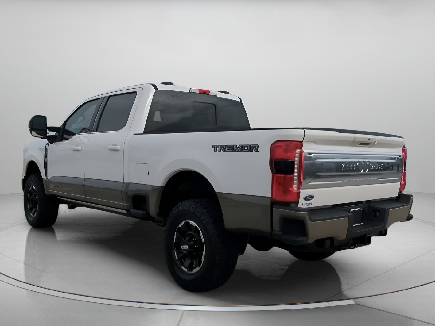 New 2026 Star White Metallic Tri-Coat Ford F-250® King Ranch® image 18